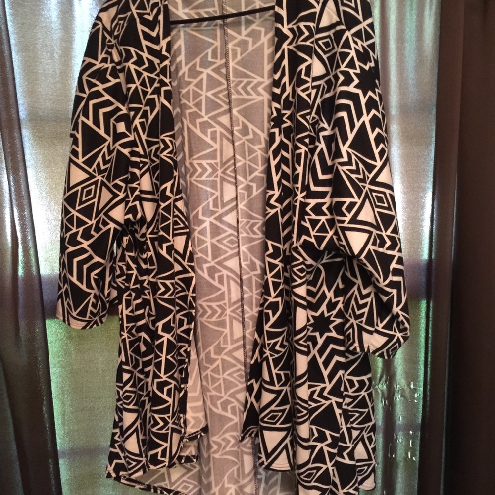 Large Lularoe Lindsey EUC